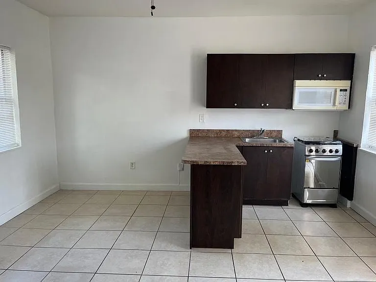12820 NW 17th Pl — Photo 6