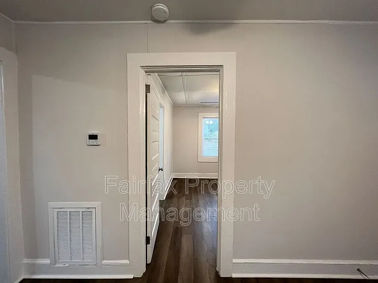 215 Temple Ave — Photo 4