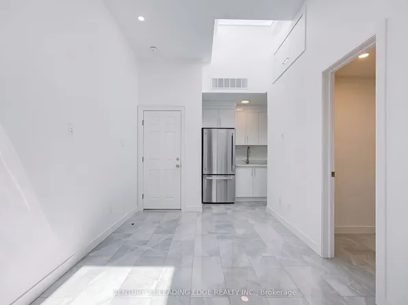 1375 Bathurst St Unit B, Toronto, ON M5R 3H8