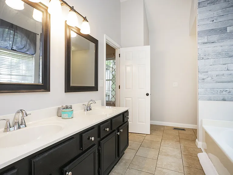 1004 Elmshade Ln — Photo 26
