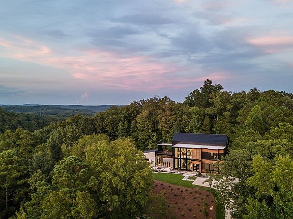 2nd image of 5299 Kirby Ln