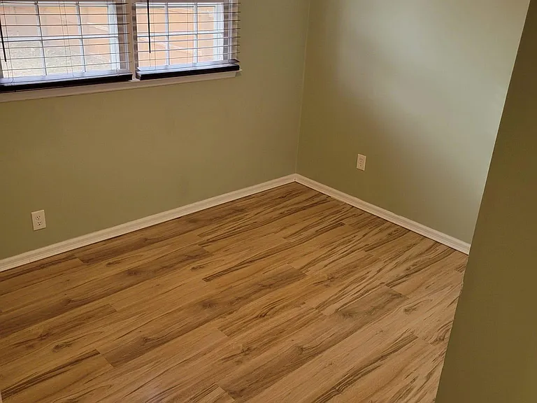 300 Essex Dr — Photo 20