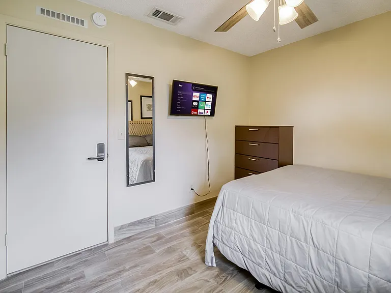 Greenada Dr — Photo 3