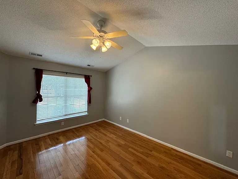 102 Alice Ct — Photo 17
