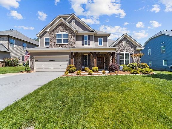 2nd image of 708 Sugarberry Ln