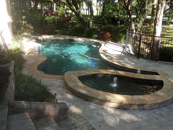 3rd image of 7012 Saucon Valley Dr