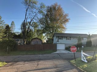 201 Woodview Dr, Williamstown, WV 26187