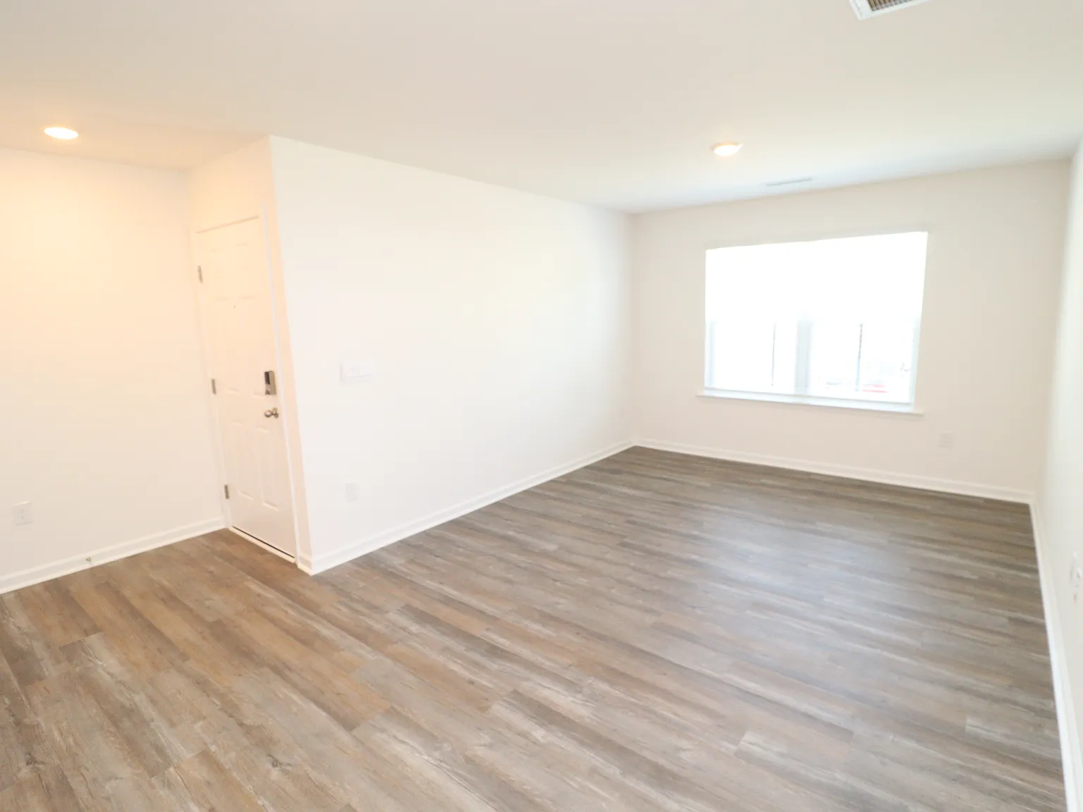 3 bed, 2.5 bath, 1615 sqft, $1,695 — Photo 3