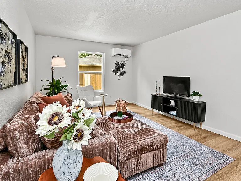 2035 S Florence Ave — Photo 17
