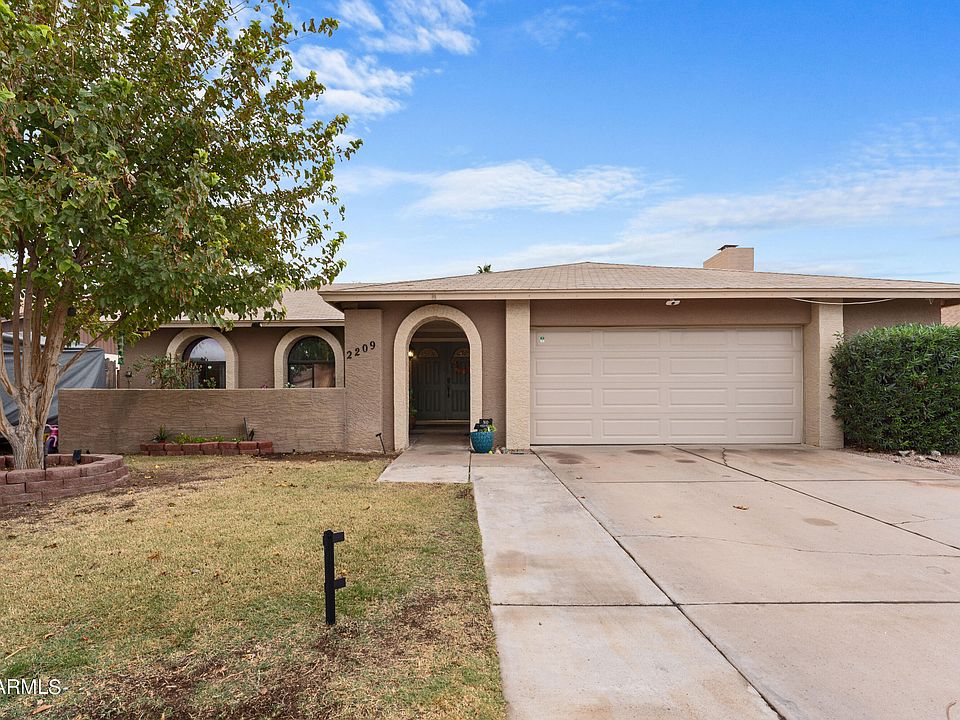 1st image of 2209 E EMELITA Avenue