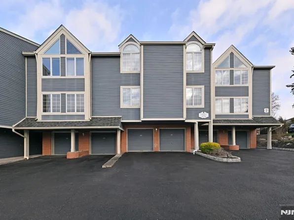 190 Surrey Ct, Ramsey, NJ 07446