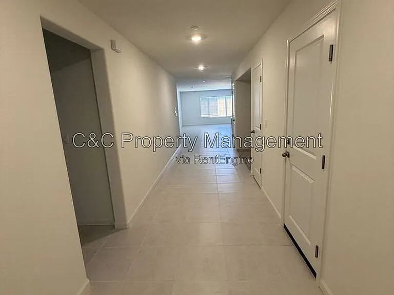 2208 S Helm Ave — Photo 8