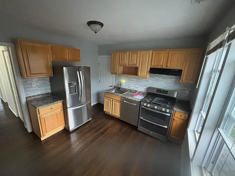 46 N 15th St #2 — Photo 10