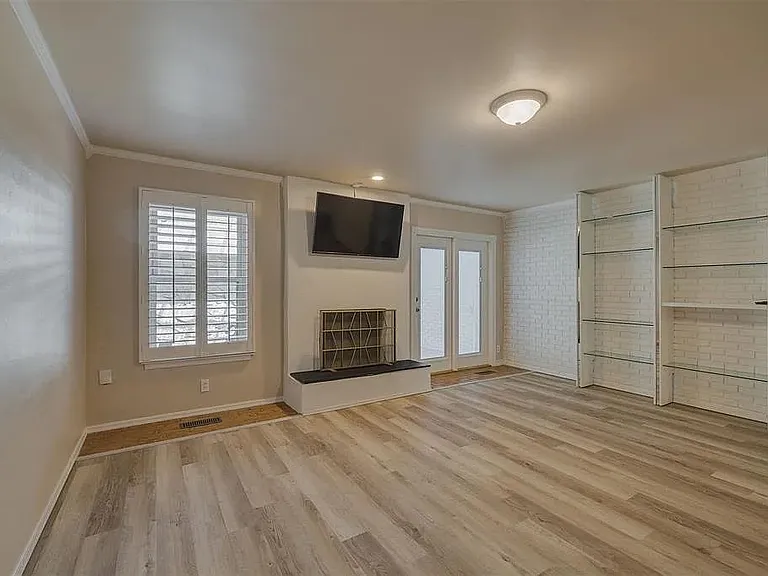 3057 W Wilshire Blvd — Photo 8