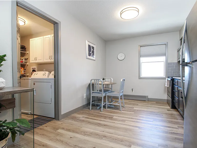 203 3rd St SE #1A — Photo 7