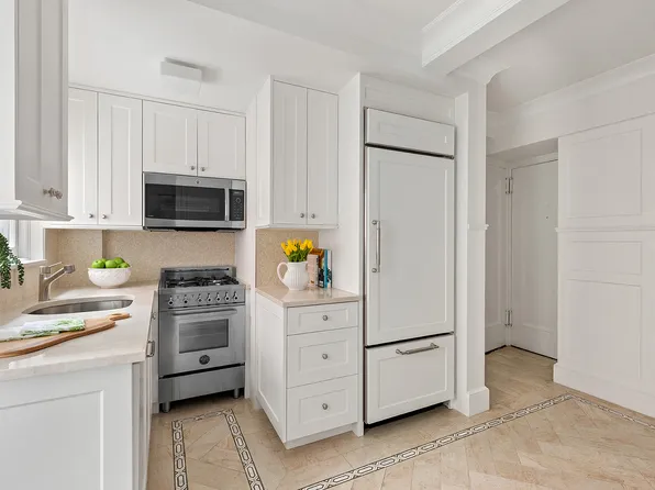 71 East 77th Street 8A image 2 of 8