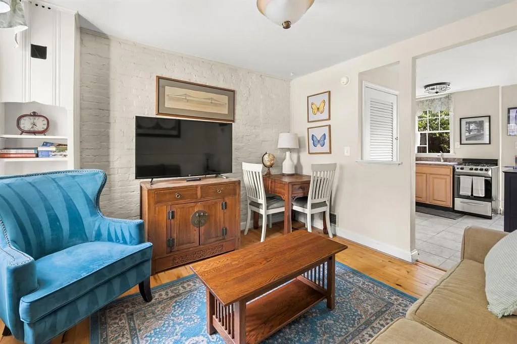 310 Millers Court NE — Photo 4