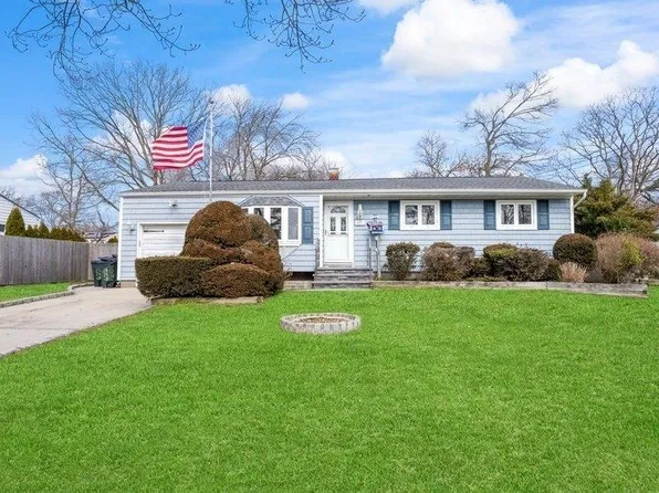 622 Freeman Avenue, Brentwood, NY 11717