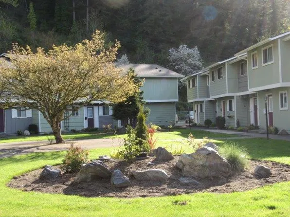 540 N Pine St APT 13, Burlington, WA 98233