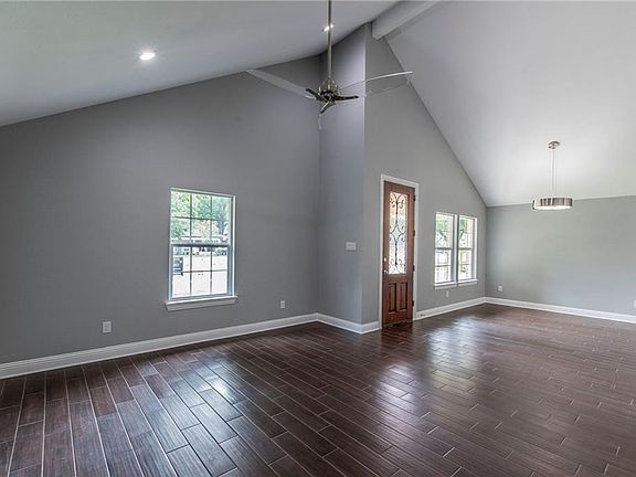 3rd image of 219 S Oak Cliff Blvd