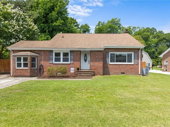 1320 Boxwood Dr, Chesapeake, VA 23323