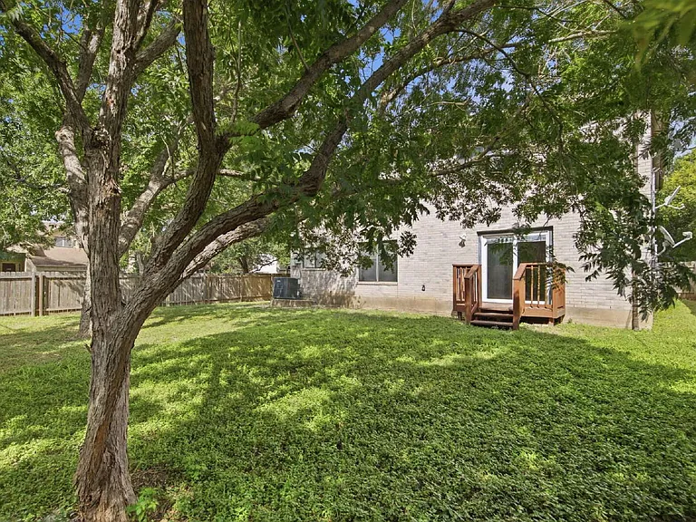 7900 Rosenberry Dr — Photo 25