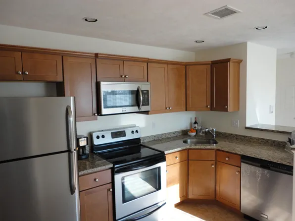 262 Adams St APT 1, Abington, MA 02351