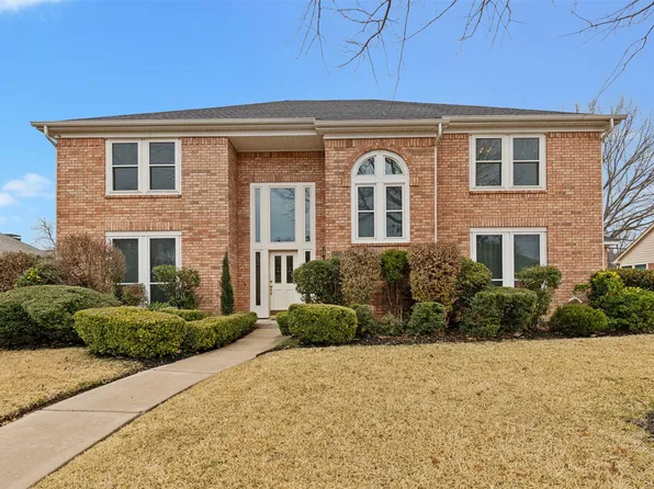 5033 River Bluff Dr, Fort Worth, TX 76132