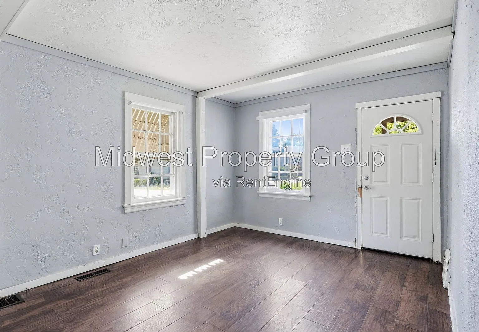 2 bed, 1.0 bath, 759 sqft, $995 — Photo 1