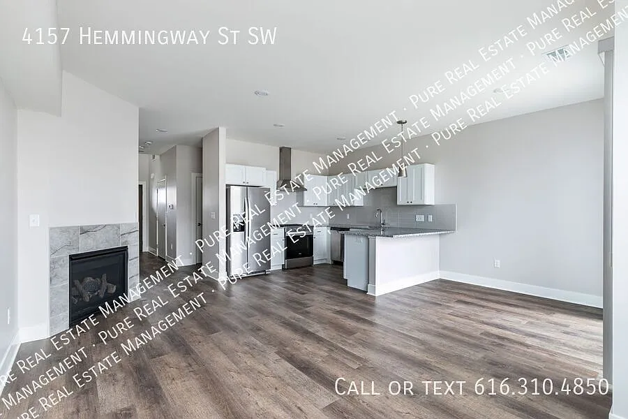 Two Bedroom, Fence — Photo 3