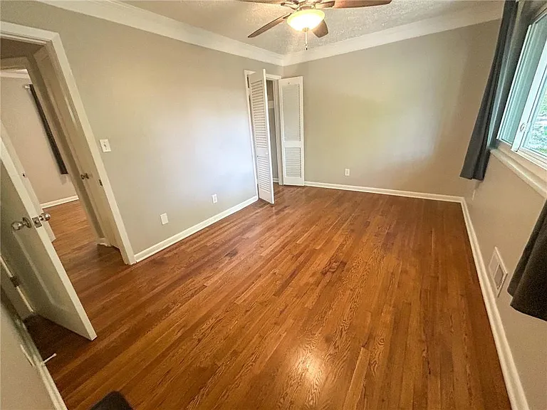 411 10th St NE #7 — Photo 12