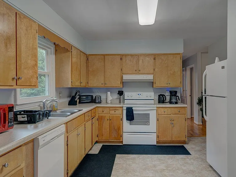 2408 Shirley St — Photo 8