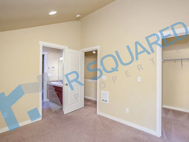 9239 Woodlawn Ave N — Photo 12