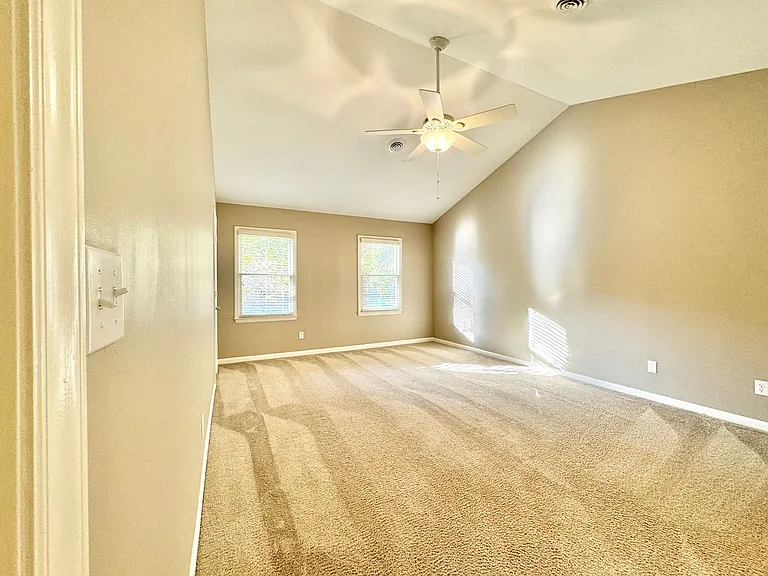 2015 Warwickshire Dr — Photo 16