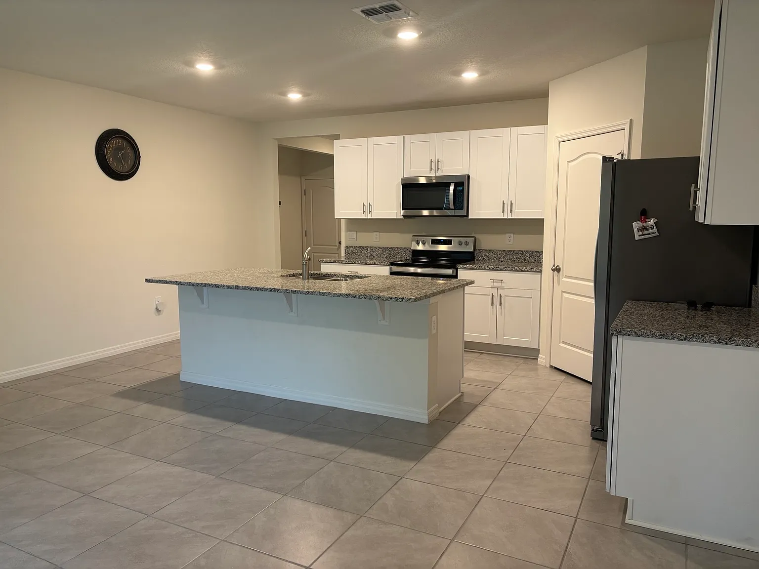 526 Anne St (8) - 1 — Photo 4