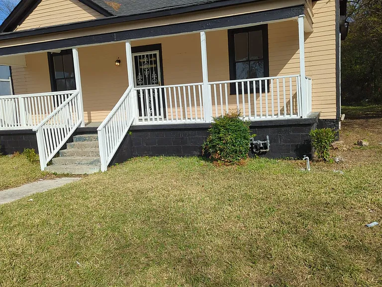 645 Rutherford Ave — Photo 3