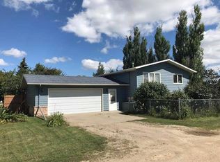 110 Armour St SE, Devils Lake, ND 58301