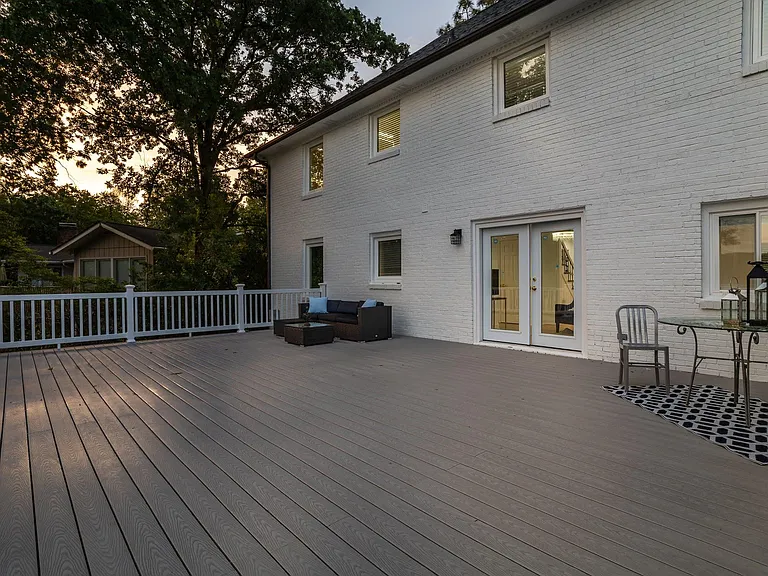 405 Park Lake Cir — Photo 5