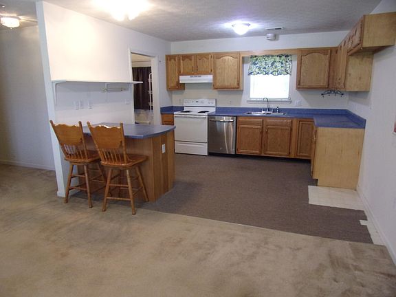 4th image of 303 Willow St