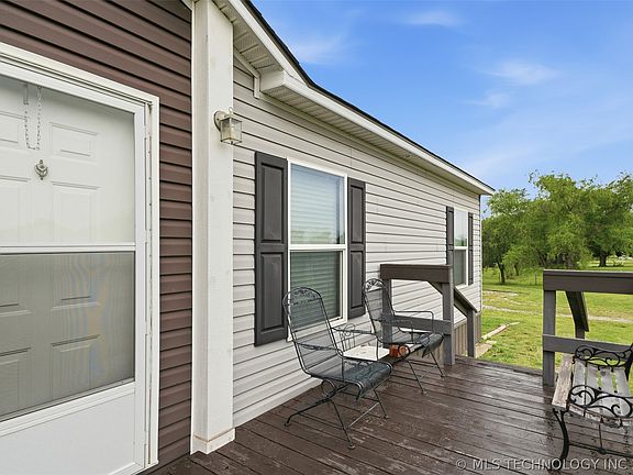 4th image of 1397 E Cresthaven Ct