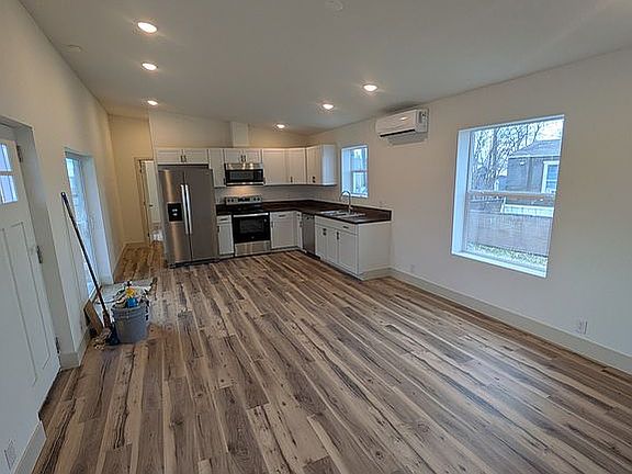 4th image of 115 Parker Dr