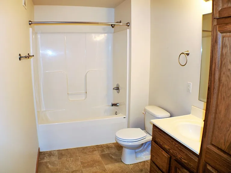 565 Pond View Drive — Photo 12
