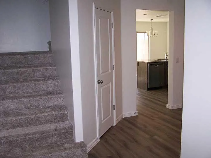 3 bed, 2.5 bath, 1640 sqft, $1,750 — Photo 2