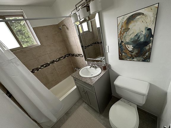 5th image of 8619 Belford Ave APT 9