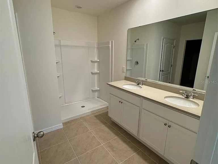 240 Taylor Groves St — Photo 7