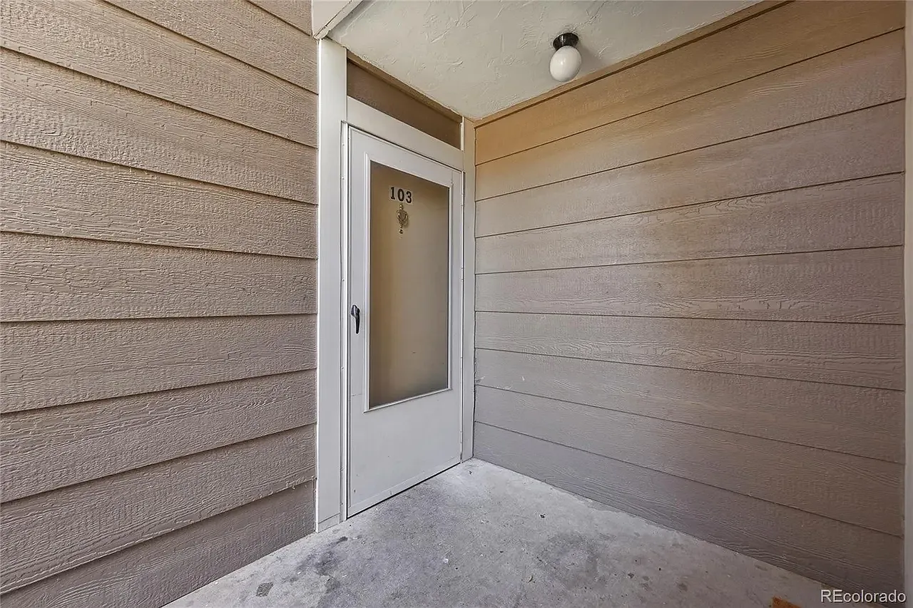 3 bed, 1177 sqft, $1,900 — Photo 2