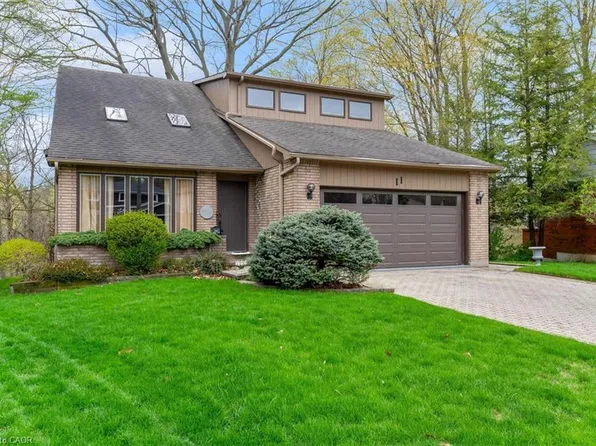 11 Crawford Ct, Hamilton, ON L9H 6G2