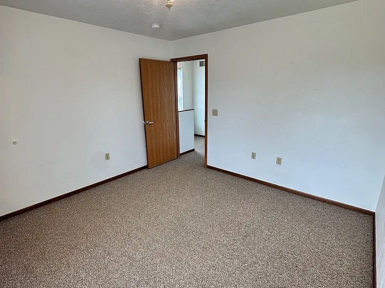 276 Kelly Blvd — Photo 22