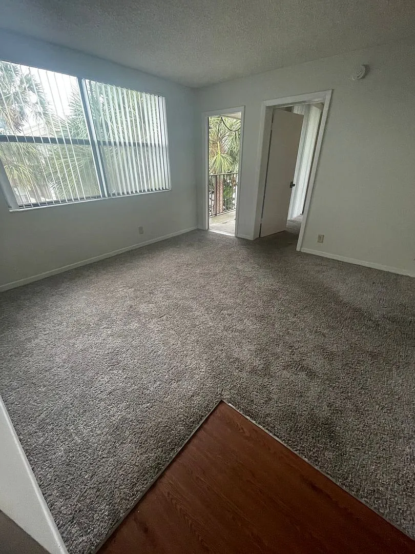 One Bedroom One Bathroom! Waterfront Community — Photo 2