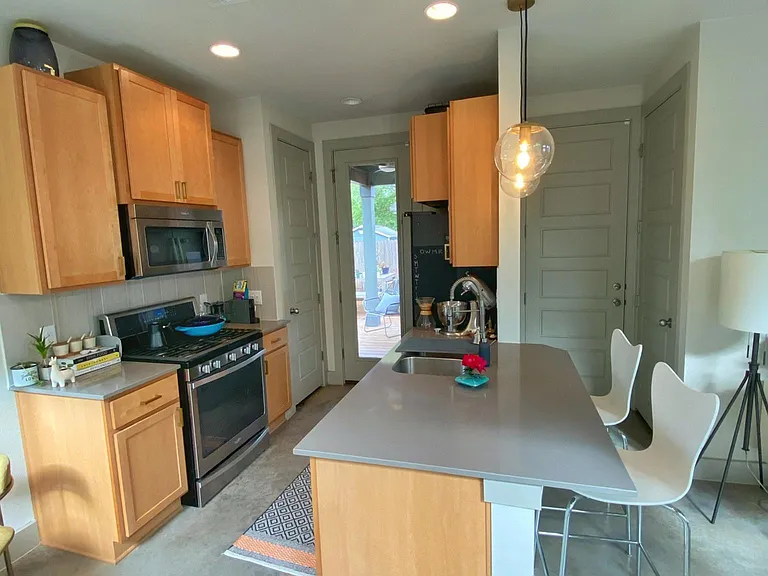 1709 Madison Ave — Photo 11